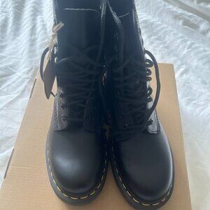 Dr. Martens 1490 Black boots size 6